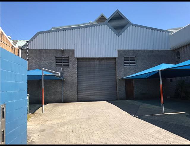 1,300M² FACTORY RENTED IN BEACONVALE